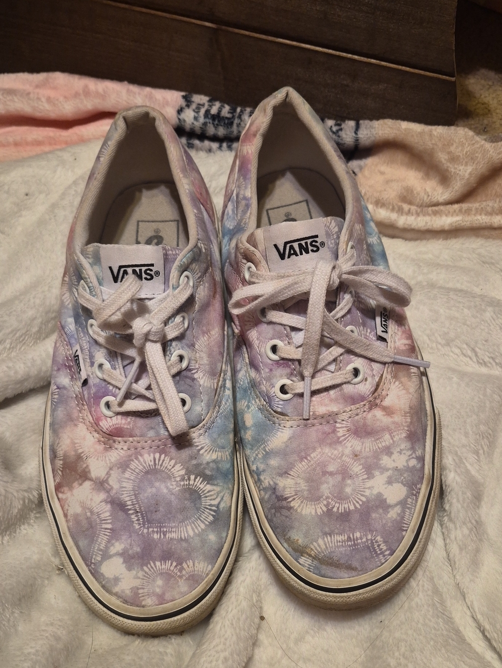 Vans Size 9 Pastel Tie-Dye Heart Lace-Up Sneakers